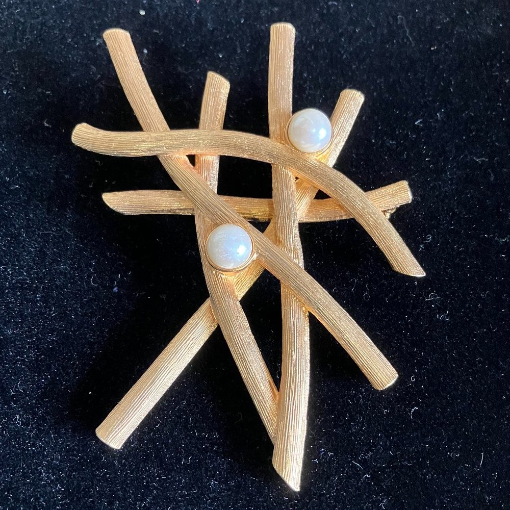 Vintage Goldtone & Pearl Brooch/Pin